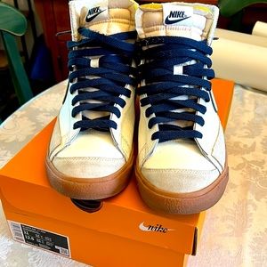 Used Men's Nike Blazer Mid 77 PRM - Size 11 - color Navy/White with gum sole.